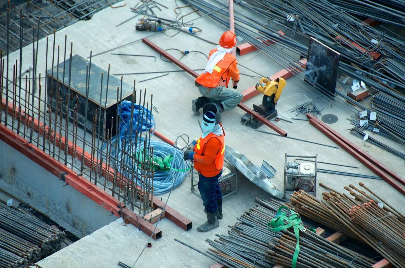 Industrial facility showing large scale operations
